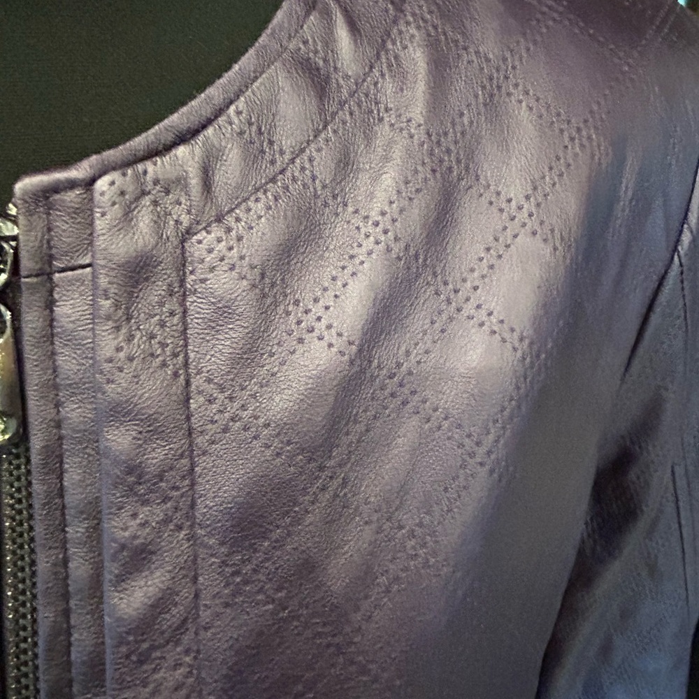Ellen Tracy jacket zip front. Purple size medium. faux leather - Picture 8 of 11